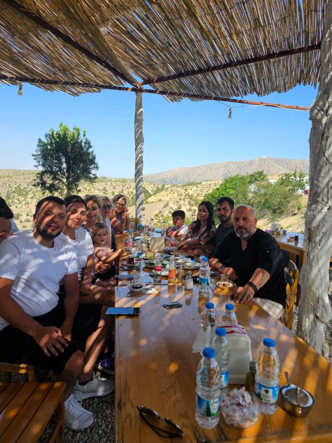 Ayşegül Hanım ile ailesi birlikte 1